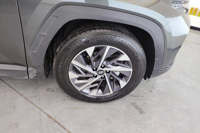 Hyundai Tucson 2023 Темно-серый из Китая, фото 2