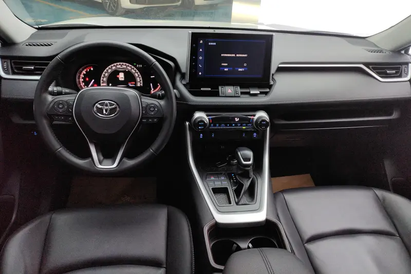 Toyota RAV4 — фото 9