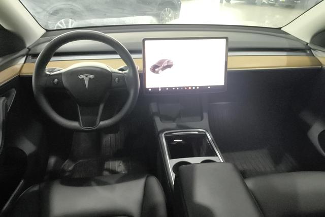 Tesla Model Y 2021 — фото 13