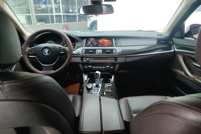 BMW 5 Series 2017 — фото 14