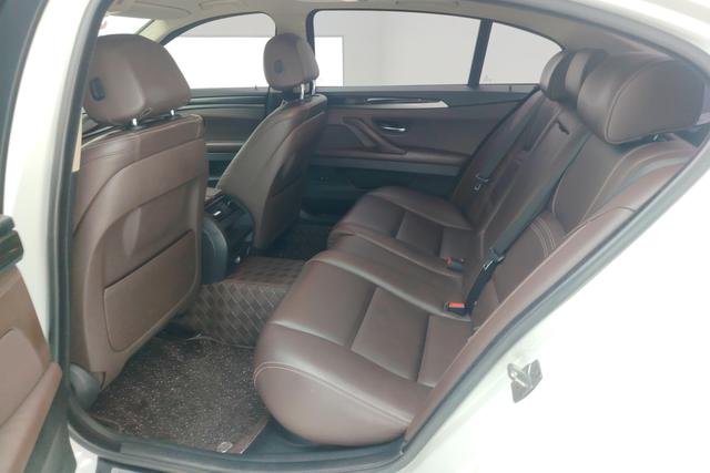BMW 5 Series 2017 — фото 13