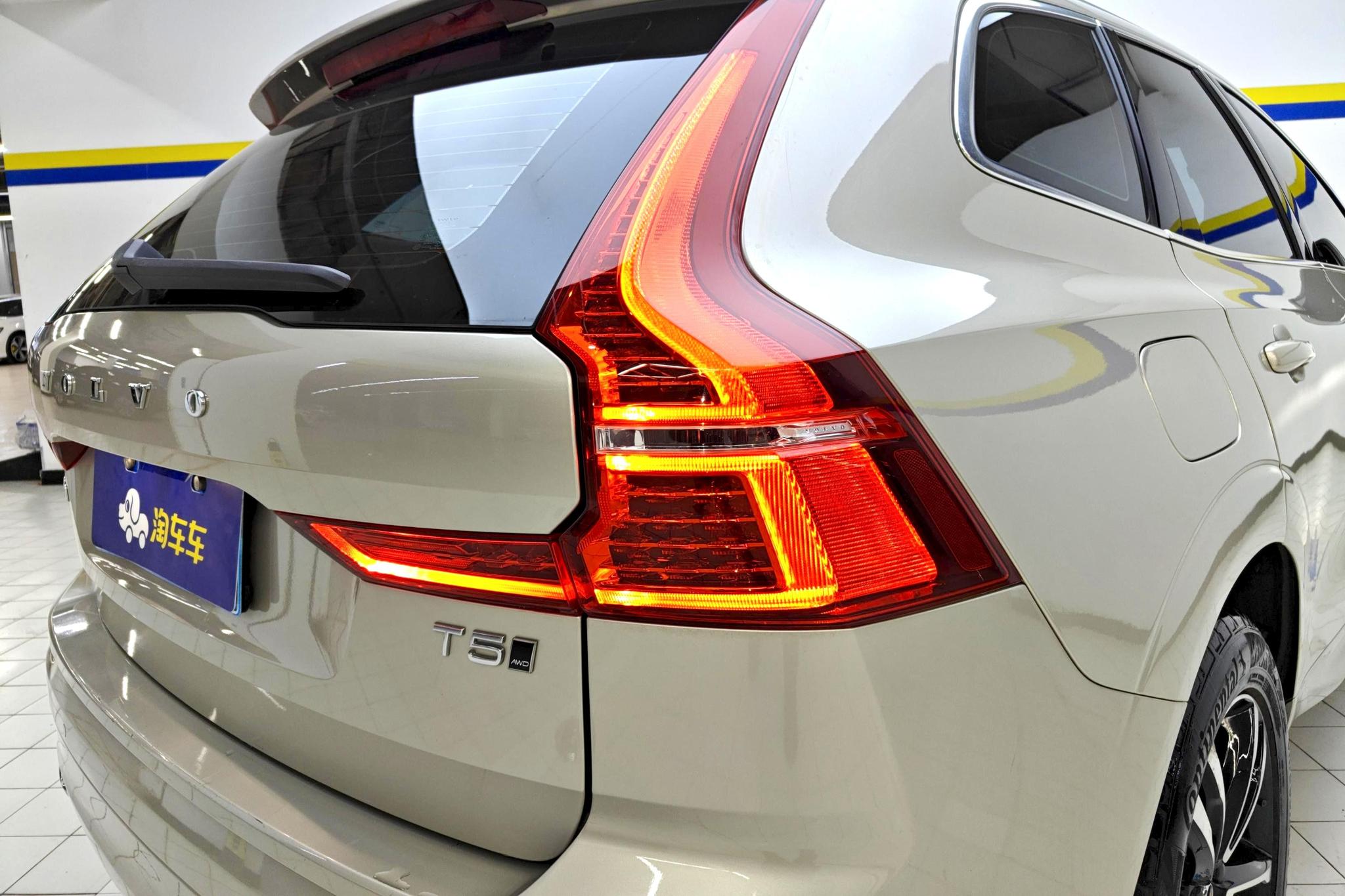 Volvo XC60 2019 T5 V