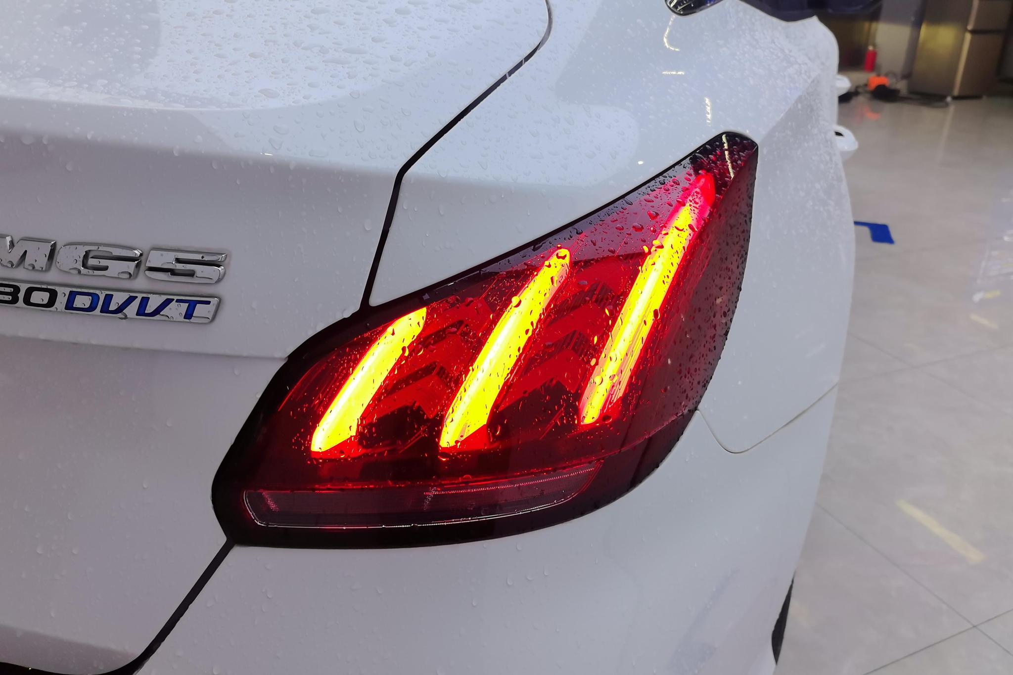 MG 5 2023 180DVVT CVT Luxury