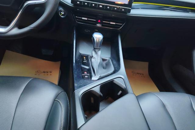 Roewe i5 2021 1.5 L CVT — фото 14