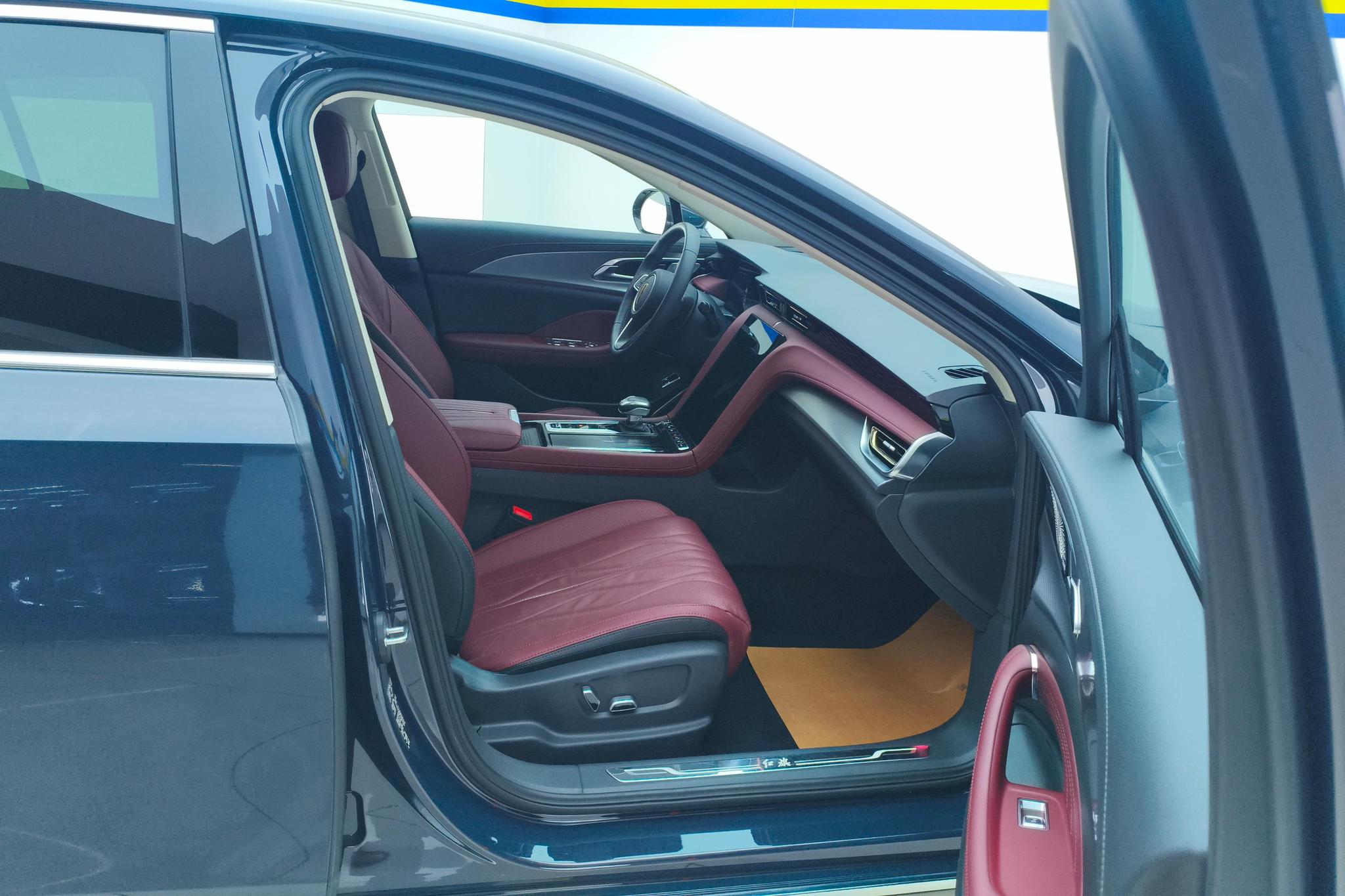 Hongqi H5 2024 2.0T AT