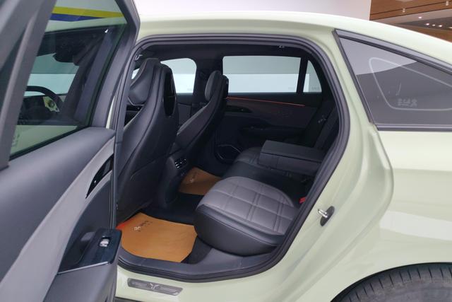 Red flag EH7 id 3810666 из Китая 9