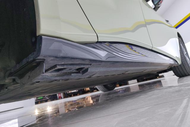 Red flag EH7 id 3810666 из Китая 11