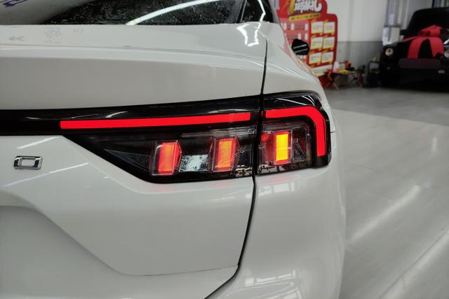 Ford Mondeo 2022 Eco Boost 245 Luxury — фото 6