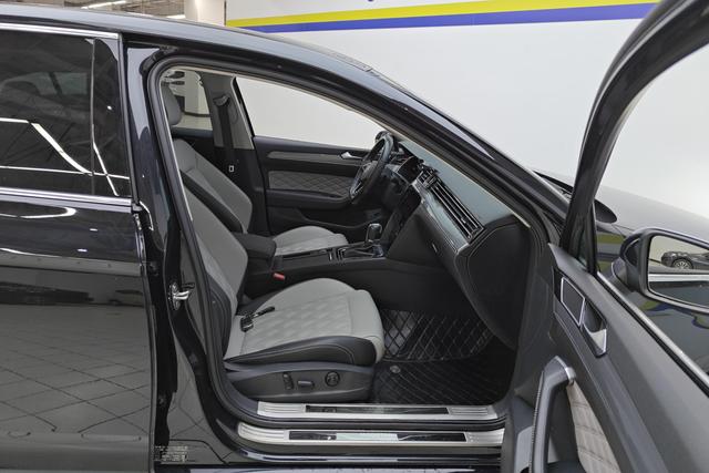 Volkswagen Magotan 2024 Черный из Китая, фото 2