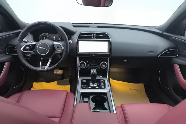 Jaguar XEL 2022 2.0 T 250 PS R-DYNAMIC S — фото 13