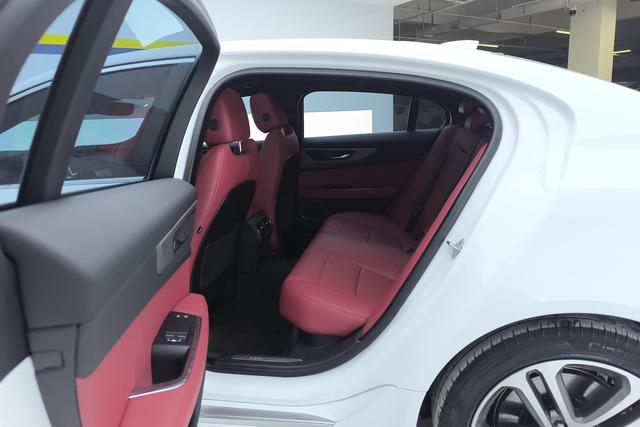 Jaguar XEL 2022 2.0 T 250 PS R-DYNAMIC S — фото 16