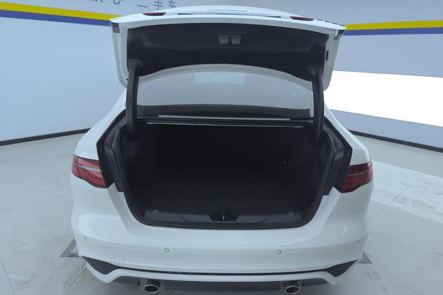 Jaguar XEL 2022 2.0 T 250 PS R-DYNAMIC S — фото 17