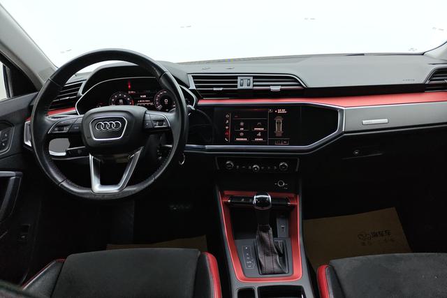 Audi Q3 2019 — фото 11