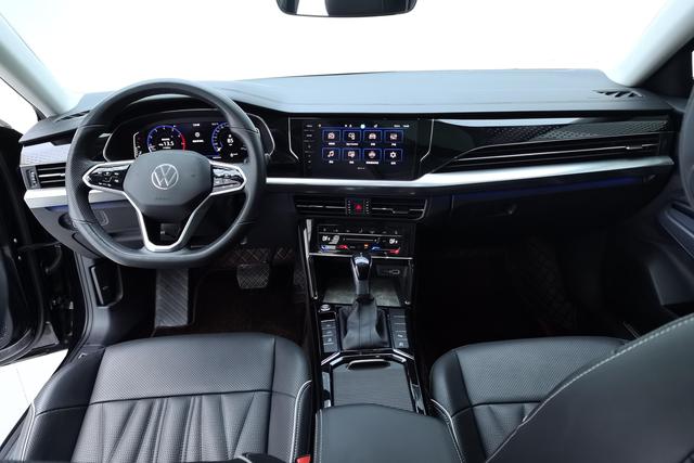 Volkswagen Passat 2023 330 TSI — фото 13