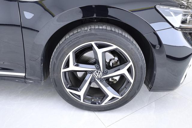 Volkswagen Passat 2023 330 TSI — фото 10