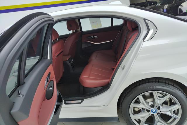 BMW i3 2022 — фото 17