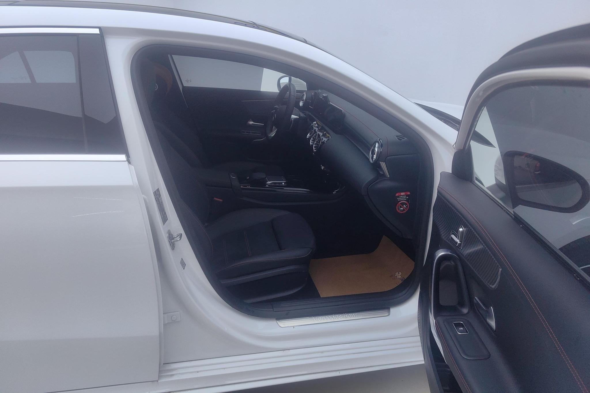Mercedes-Benz A-Class A 2024 A 200 L Fashion