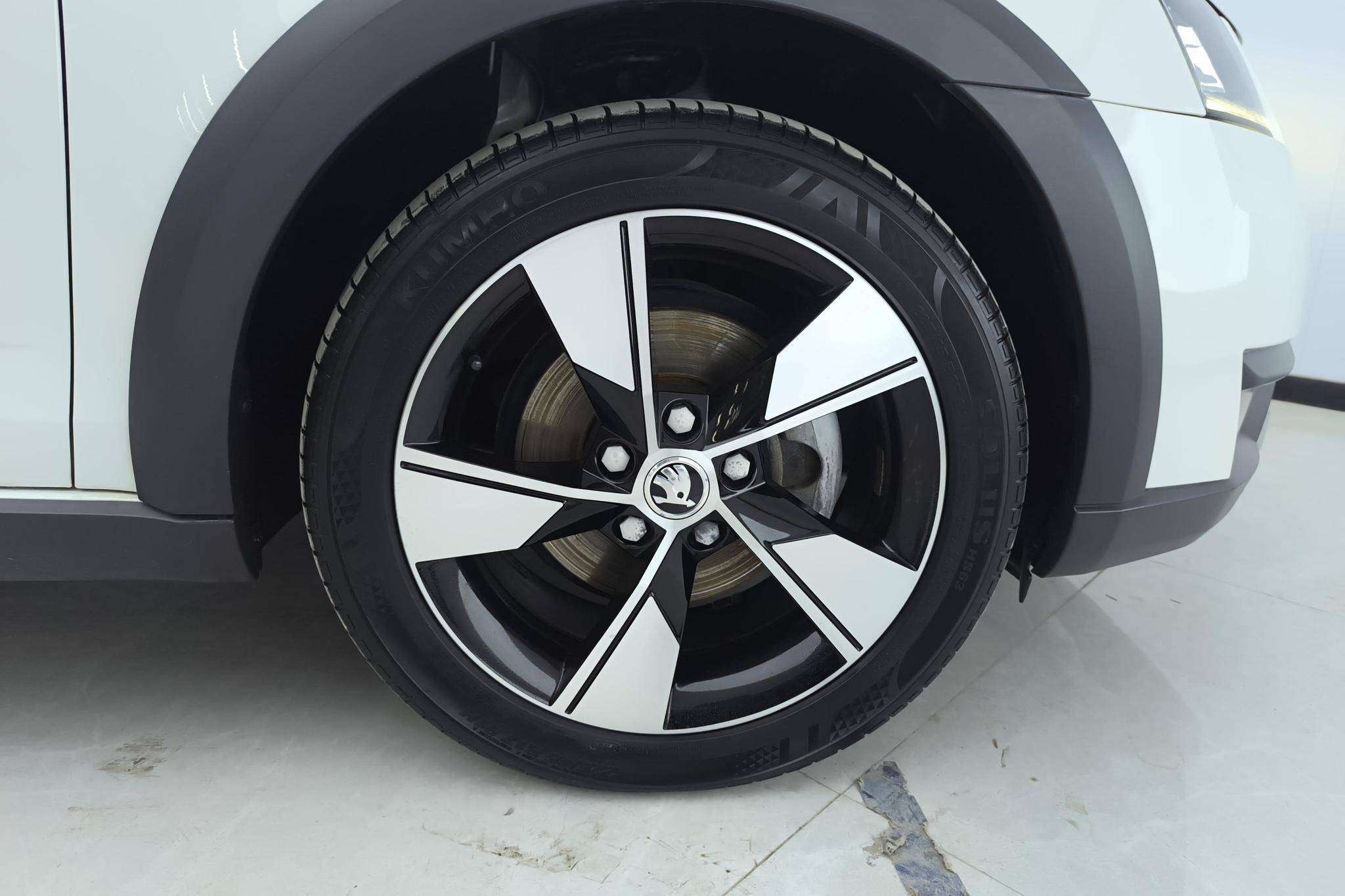 Skoda Octavia 2019 TSI280 DSG Luxury VI