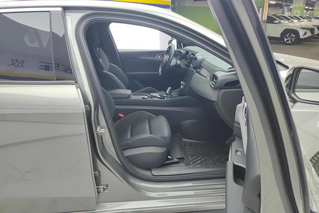 Lynk 03 2022 Темно-серый из Китая, фото 3