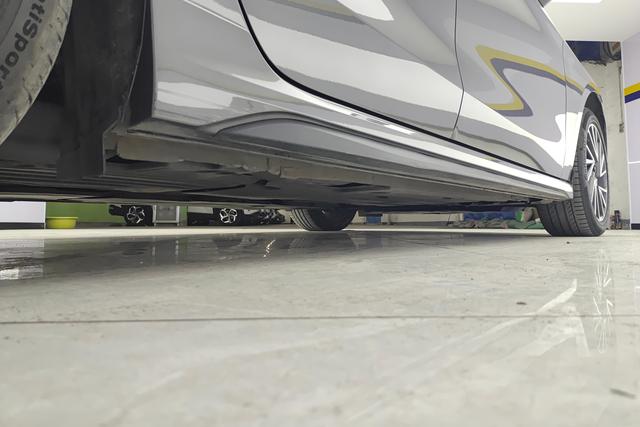 Lynk 03 2022 Темно-серый из Китая, фото 5