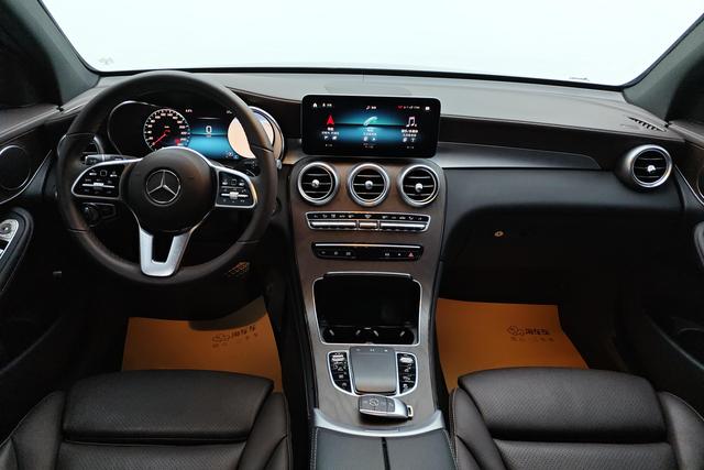 Mercedes Benz GLC 2021 — фото 11