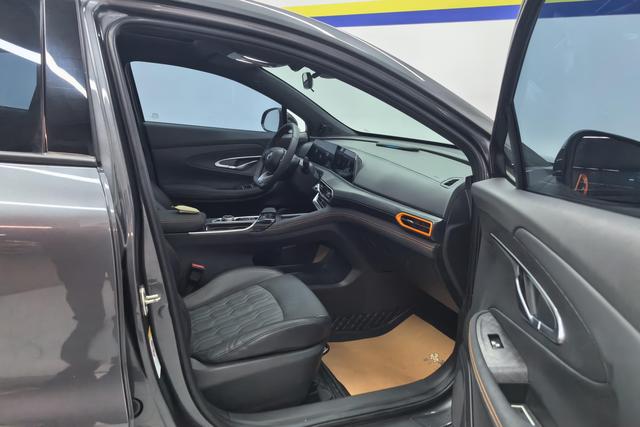 Chang'an UNI-T 2023 Темно-серый из Китая, фото 2