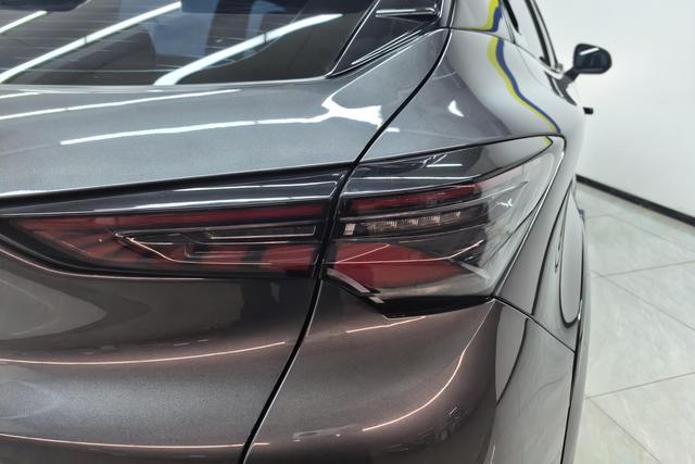 Chang'an UNI-T 2023 Темно-серый из Китая, фото 6