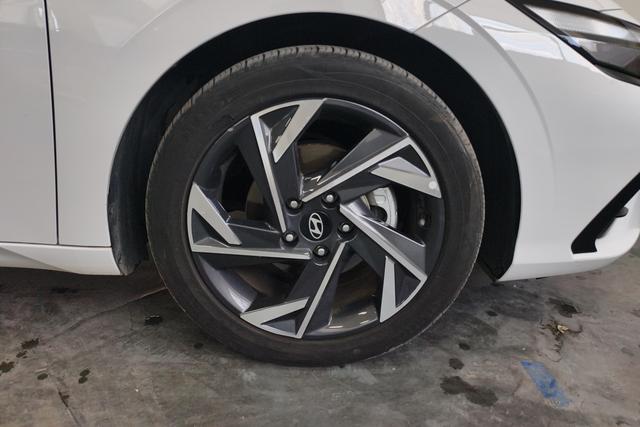 Hyundai Elantra 2023 1.5 L CVT GLX — фото 9