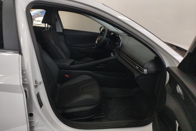 Hyundai Elantra 2023 1.5 L CVT GLX — фото 15
