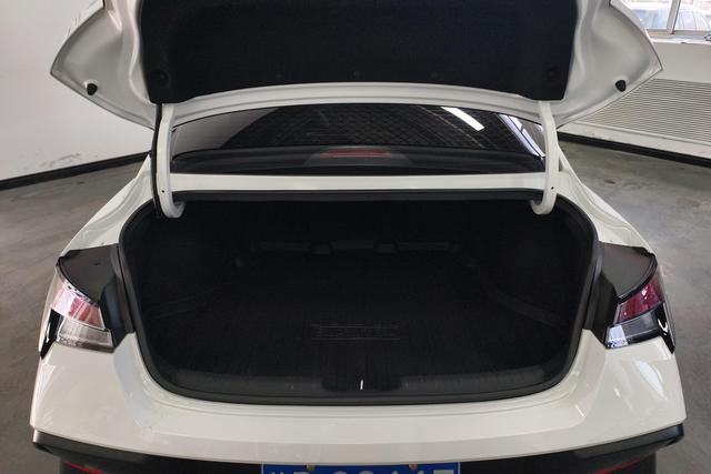 Hyundai Elantra 2023 1.5 L CVT GLX — фото 17