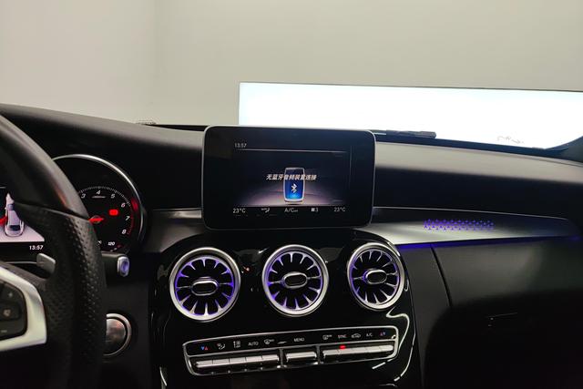 Mercedes Benz C-Class 2018 — фото 14