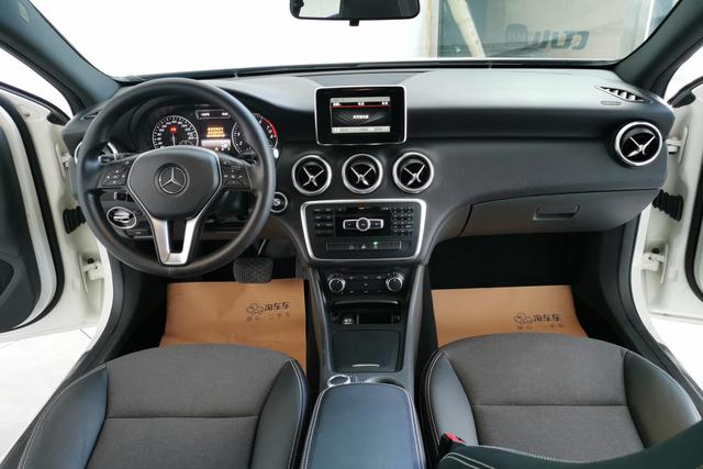 Mercedes-Benz A-Class 2015 A 180 Standard — фото 13