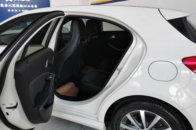 Mercedes-Benz A-Class 2015 A 180 Standard — фото 16