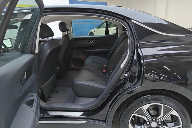 Red flag E-QM5 id 3785459 из Китая 17