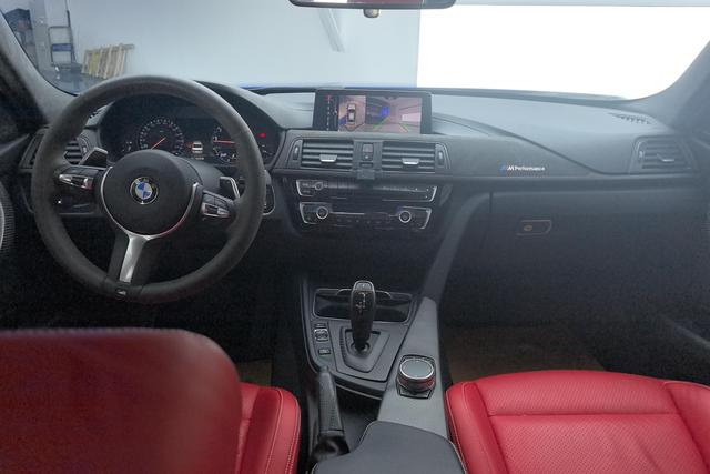 BMW 3 Series 2019 — фото 11