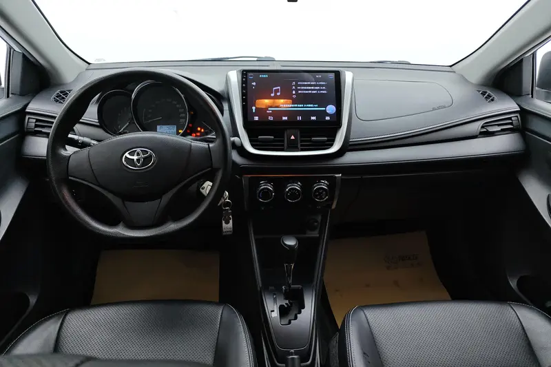 Toyota Yaris L — фото 8