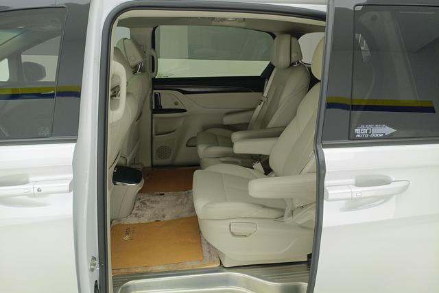 Buick GL8 2022 Белый из Китая, фото 2