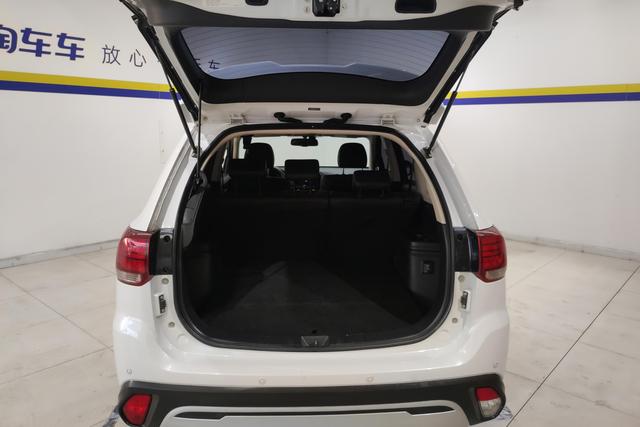 Mitsubishi Outlander 2020 — фото 16
