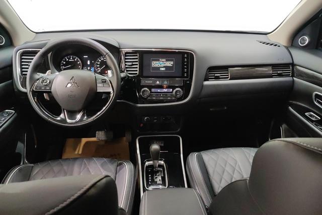 Mitsubishi Outlander 2020 — фото 12