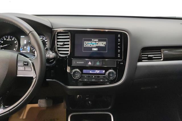 Mitsubishi Outlander 2020 — фото 11