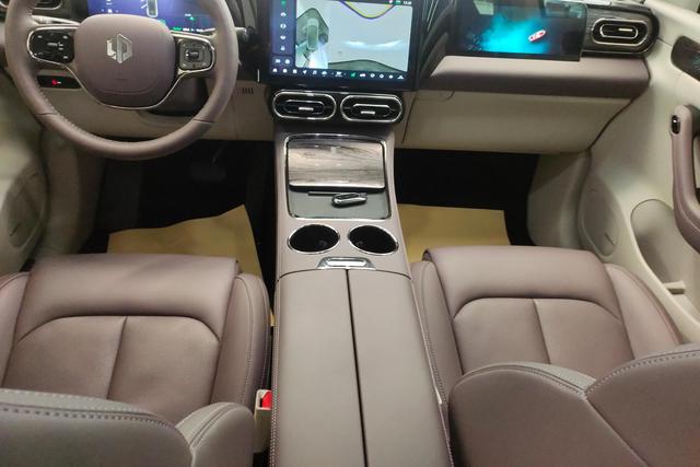 Leapmotor C11 Hybrid 2023 — фото 14