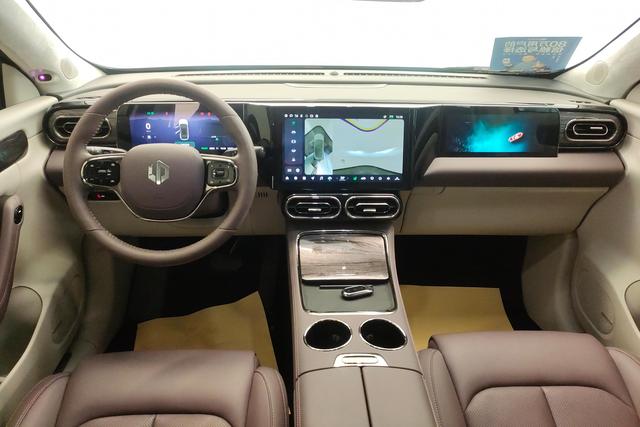 Leapmotor C11 Hybrid 2023 — фото 12