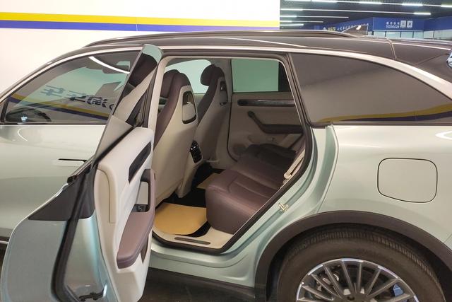 Leapmotor C11 Hybrid 2023 — фото 15
