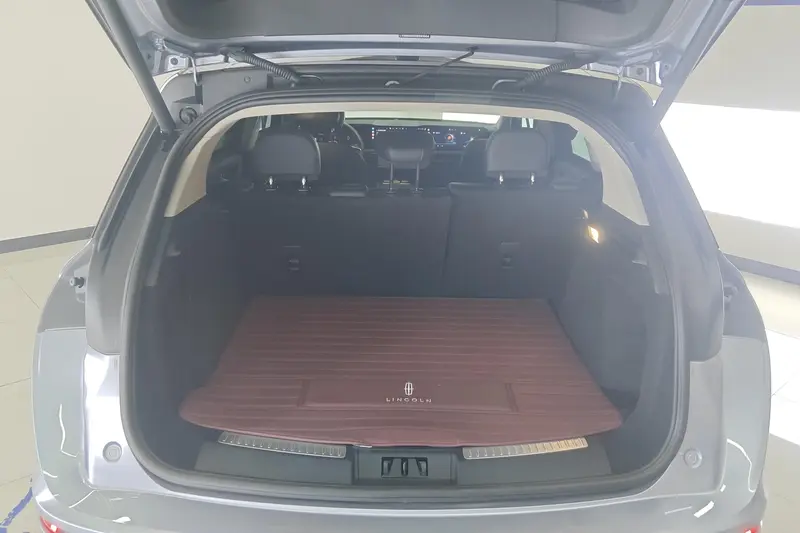 Lincoln Corsair 2.0 T 2 WD Premium Plus — фото 12