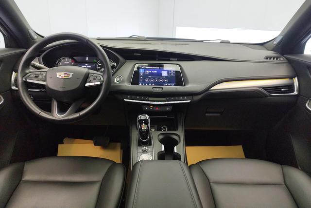 Cadillac XT4 2021 Черный из Китая