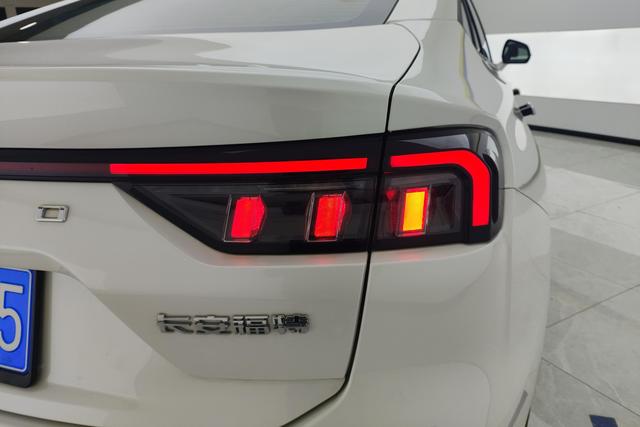 Ford Mondeo 2025 Eco Boost 245 Luxury — фото 5
