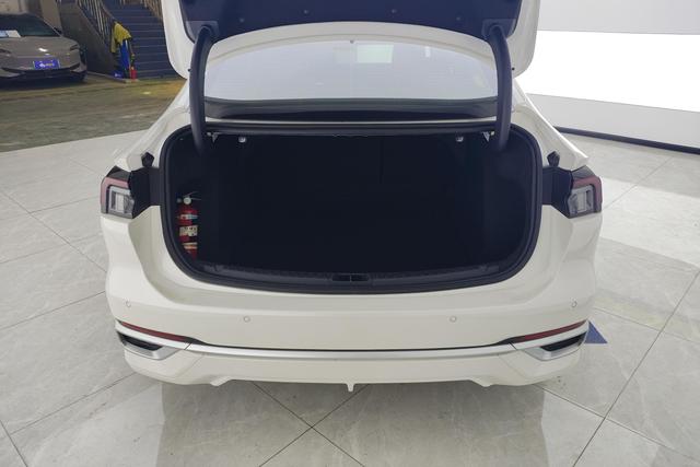 Ford Mondeo 2025 Eco Boost 245 Luxury — фото 17