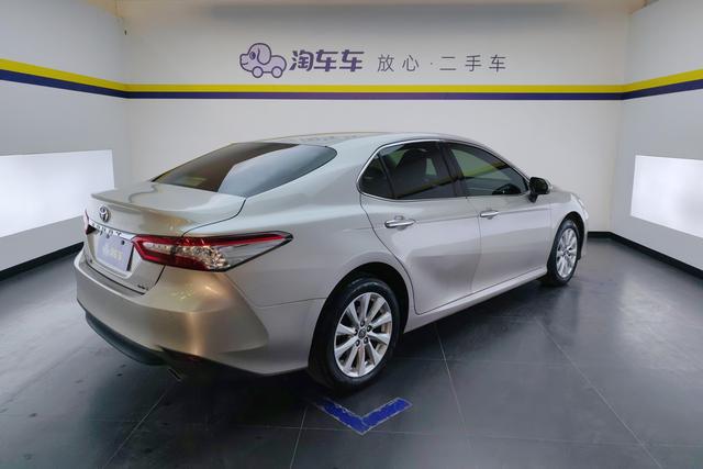 Toyota Camry 2019 — фото 3