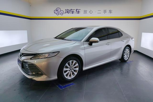 Toyota Camry 2019 — фото 1