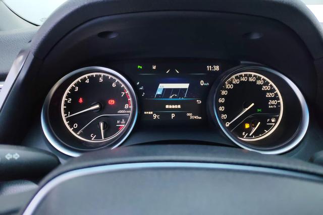 Toyota Camry 2019 — фото 14